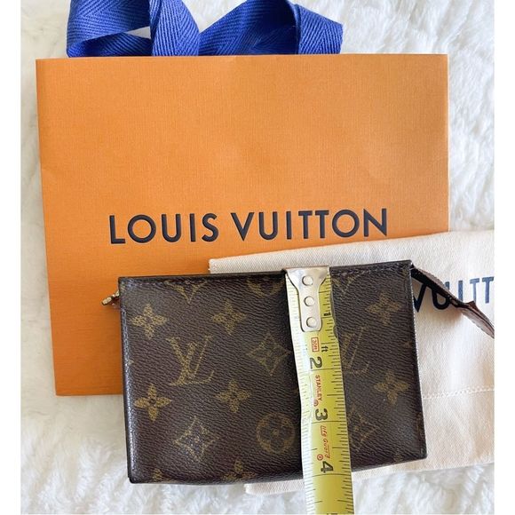 ❗️SOLD❗️LOUIS VUITTON Monogram Toiletry Pouch - Picture 9 of 9